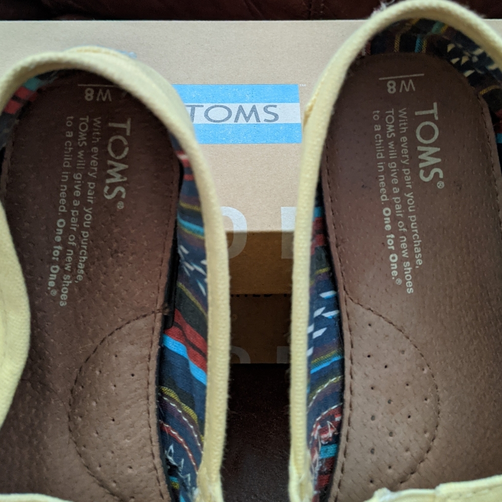 TOMS - Picture 2 of 2